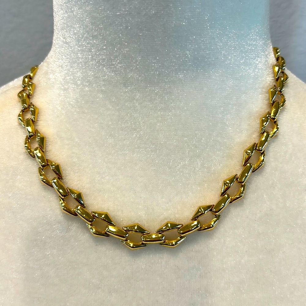 Beautiful vintage gold plated 17” chain necklace